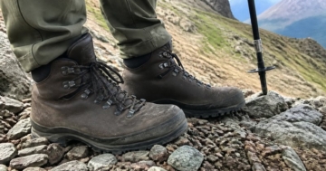 Robuste Herren-Wanderstiefel im Geröll